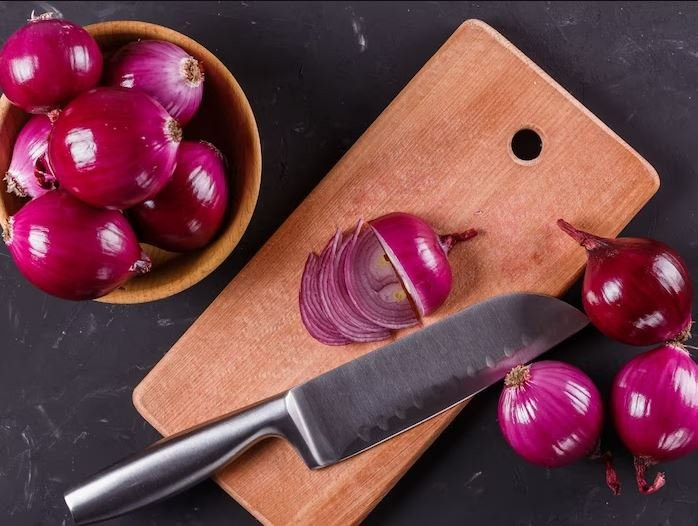 प्याज काट्दा किन आउँछ आँसु ? आँसु नआउन के गर्ने ?