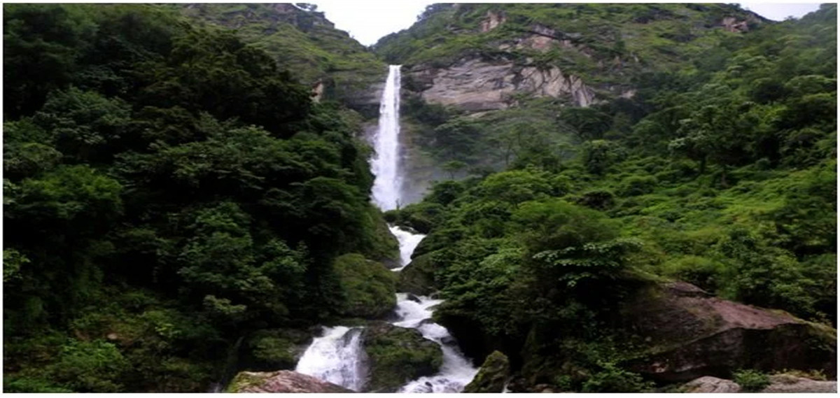 आहा ! मनै लोभ्याउने फुङफुङ्गे झरना