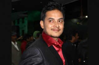 अनमोल केसीलाई थुनाएका सुदर्शन थापाविरुद्ध पक्राउ पुर्जी जारी