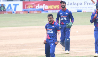 एकै ओभरमा सोमपालले लिए दुई विकेट