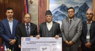 राष्ट्रिय वाणिज्य बैंकद्वारा भूकम्प प्रभावित क्षेत्रमा राहत सहयोगका लागि एक करोडको चेक हस्तान्तरण