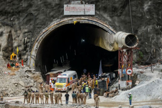 सुरुङमा फसेका मजदुरलाई १७ दिनपछि जीवितै  उदार