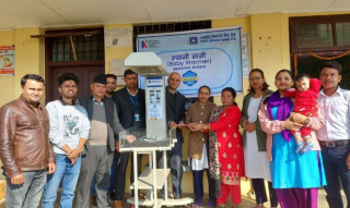 ज्योति विकास बैंकद्वारा स्वास्थ्य चौकीलाई बेबी वार्मर सहयोग
