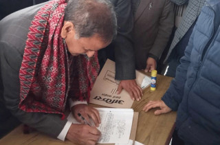 काँग्रेसका नेता सिटौलाले गरे उम्मेदवारी दर्ता