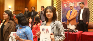 एमाले अध्यक्ष ओलीले फिल्म खेल्दै