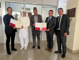 एभरेष्ट बैंक र धनगढी नेत्रालयबीच सम्झौता