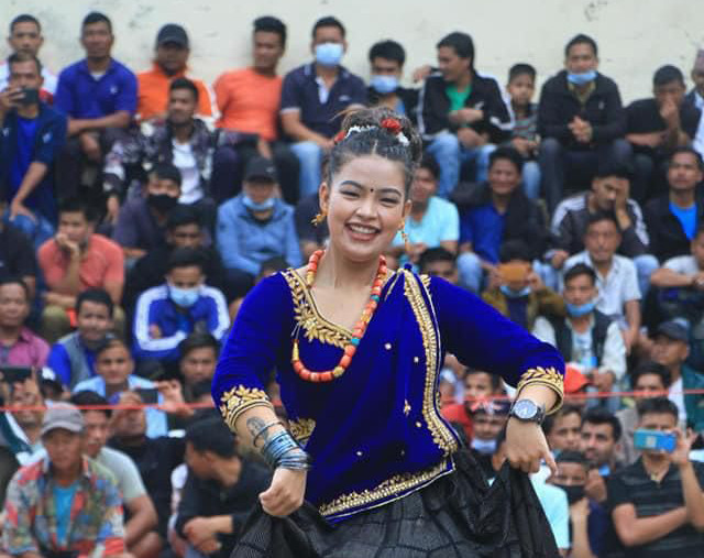 नेपाली मौलीक नृत्यमा जमेकी सुमित्रा
