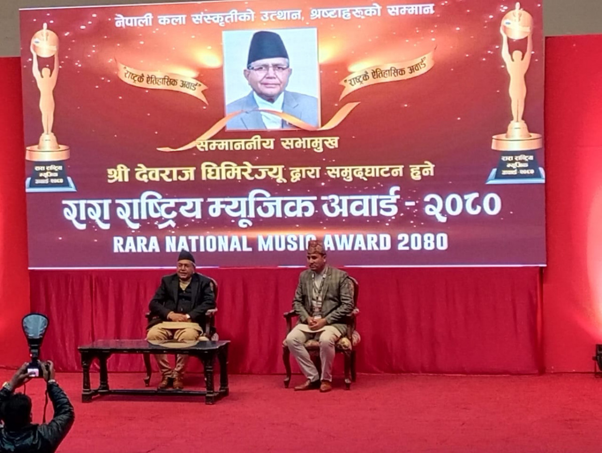 रारा राष्ट्रिय म्युजिक अवार्ड २०८० को ‘सर्वोकृष्ट गायक पप ज्युरी अवार्ड’ गायक रेशम कुमार विश्वकर्मालाई