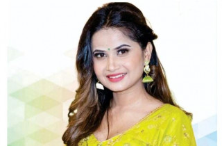 स्टेजमै एलिना चौहानको साउन्ड टेक्निसियनसँग भनाभन भएपछि...