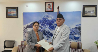 प्रचण्डको परिवार मोहले राष्ट्रिय सभा उपाध्यक्षमा अटाइनन् उर्मिला अर्याल, दिइन् राजीनामा 