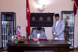 राष्ट्रपति पौडेलद्वारा अनुगमन तथा मूल्यांकन विधेयक प्रमाणीकरण