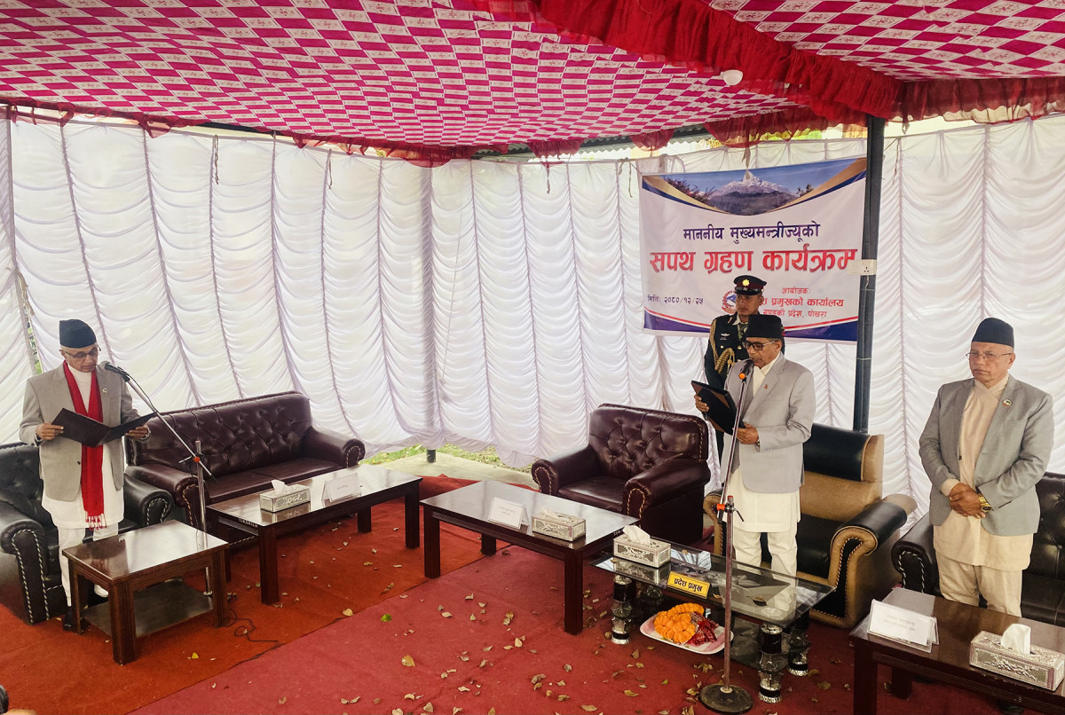 गण्डकी प्रदेश : मुख्यमन्त्री अधिकारीसहित दुई मन्त्रीले लिए शपथ