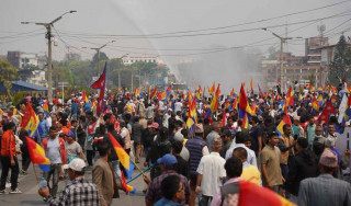 राप्रपाको प्रदर्शन : निषेधाज्ञा तोड्न खोज्ने प्रदर्शनकारी र प्रहरीबीच झडप 