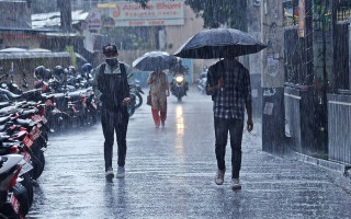 ३ प्रदेशमा बिहानैदेखि वर्षा, कस्तो रहला अबको ३ दिनको मौसम?