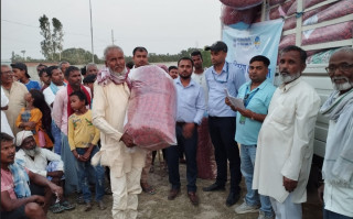 ज्योति विकास बैङ्कद्वारा महोत्तरीका अग्नि पिडित परिवारलाई राहत सामग्री प्रदान