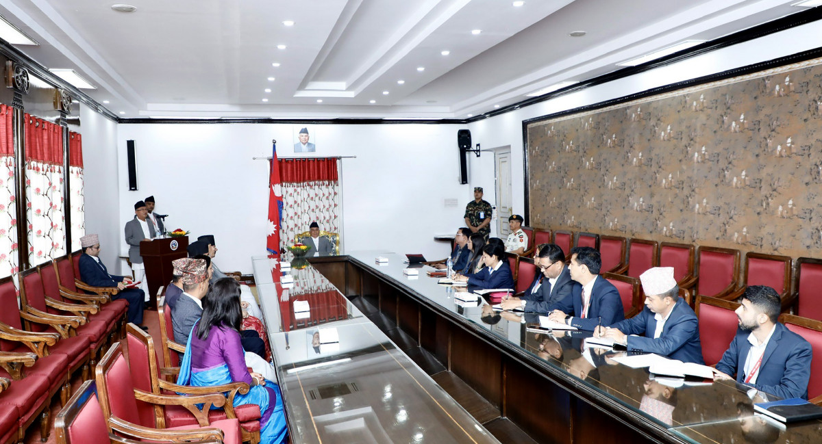 राष्ट्रपतिसमक्ष उपनिर्वाचनको प्रतिवेदन पेश