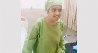 कृत्रिम आँखा राख्नि गायिका मेनुका पौडेलले, अब आँखा देख्छिन् त ?