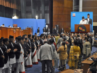 काँग्रेसको नाराबाजीबीच प्रधानमन्त्रीले मागे विश्वासको मत