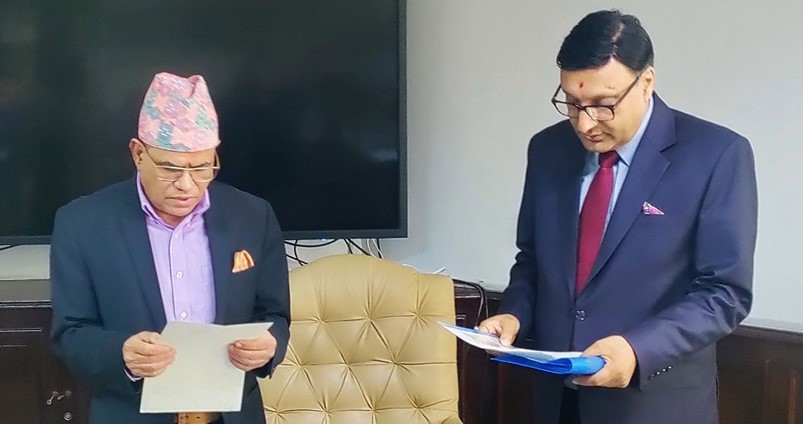 वाणिज्य बैंकका प्रमुख कार्यकारी अधिकृत खनालद्वारा शपथ तथा पदभार ग्रहण