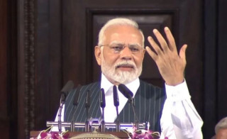 केजरीवालले हारे पछि मुख्यमन्त्रीको सचिवालयमा मोदीले गराए सिल