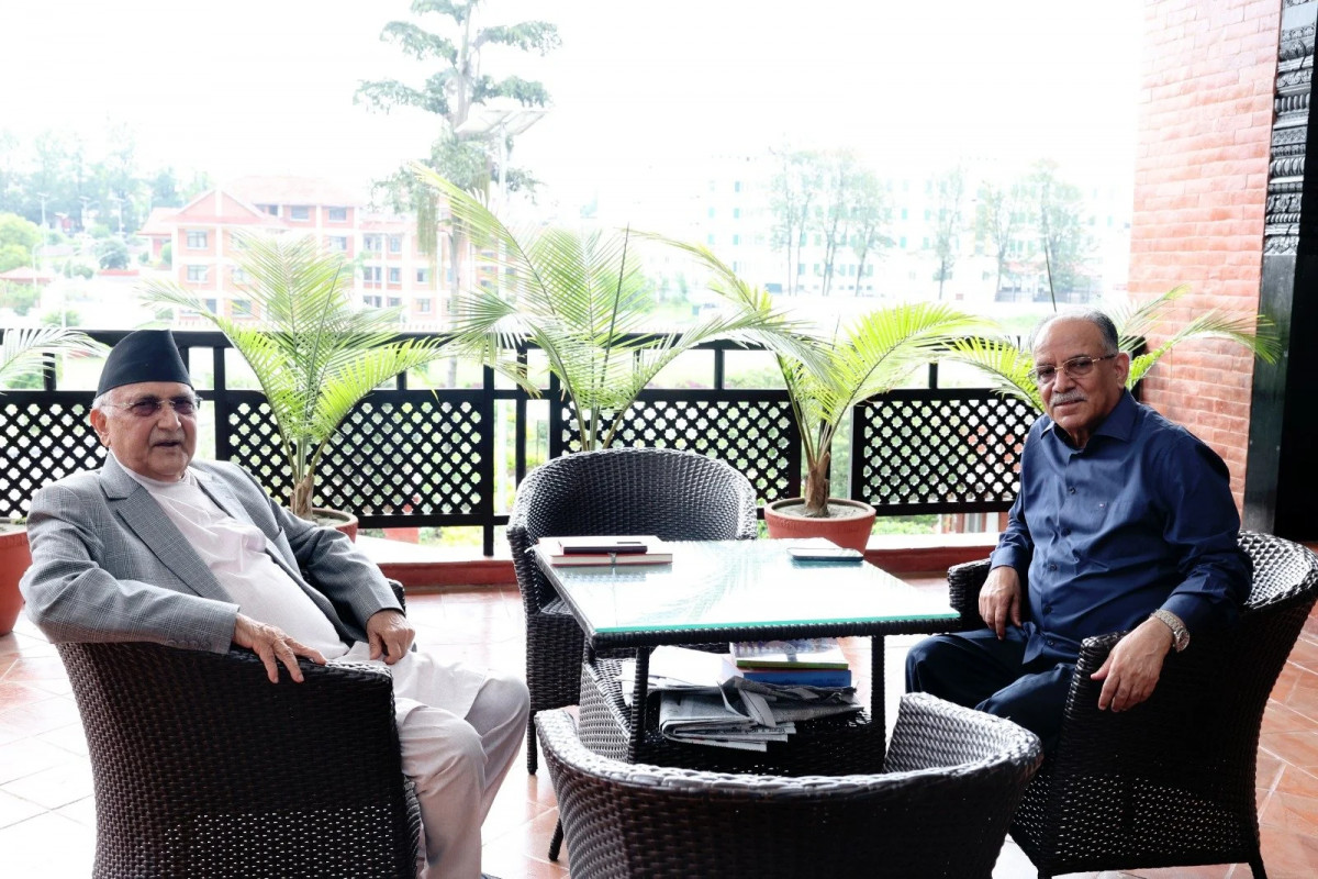 प्रचण्ड र ओलीबिच बालुवाटारमा भेटवार्ता