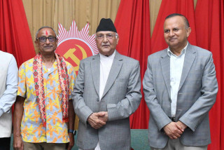 कांग्रेसका पूर्वसांसद जितेन्द्रनारायण देव एमाले प्रवेश