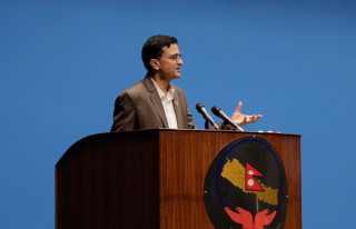 प्रचण्डलाई योगेशको गीतबाटै जवाफ – झिक तुलो जोखौं आज, कसको माया कति ?