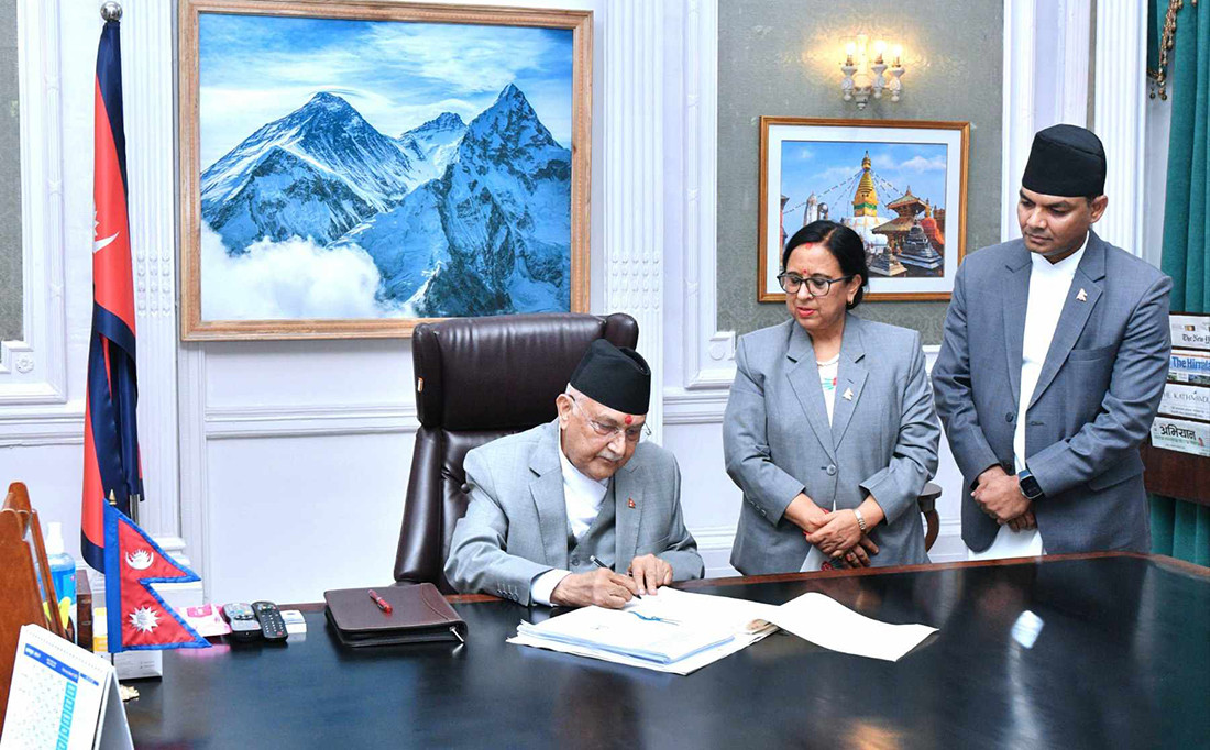 प्रधानमन्त्री ओलीद्वारा पदभार ग्रहण