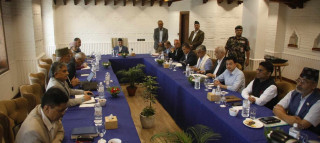 एमाले सचिवालय बैठक  होटल बसेरामा जारी