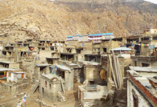 कङ्क्रिटका घरले फेरिँदै मनाङको मौलिकता