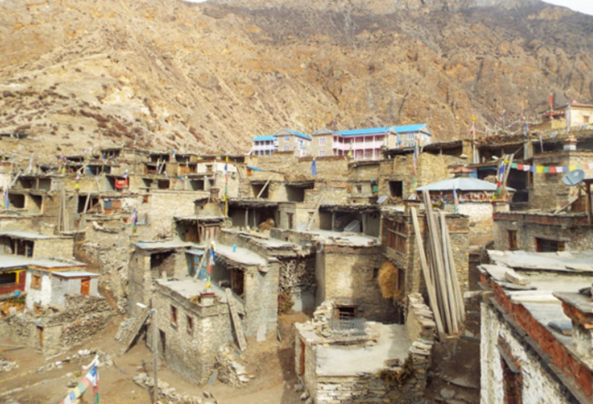 कङ्क्रिटका घरले फेरिँदै मनाङको मौलिकता
