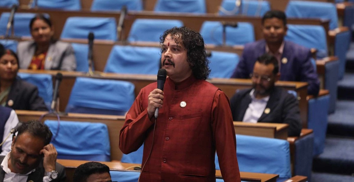 देउवा-ओलीविरुद्धको आक्रोशमाथि बल पुग्ने रास्वपा सांसदको अभिव्यक्ति, आफैतिर फर्किनेमा बेखबर