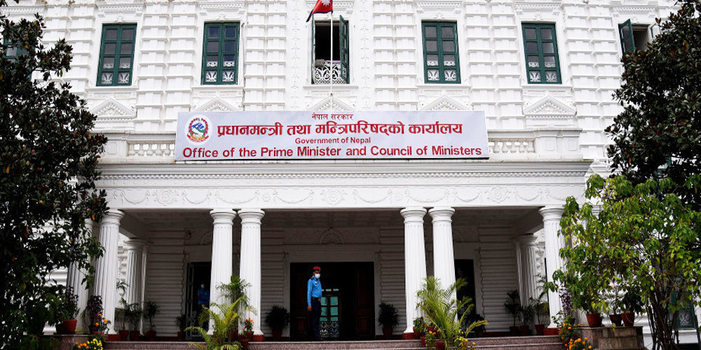 सिंहदरबारमा कार्यरत कर्मचारीहरूको व्यापक हेरफेर, सरकारले नै जबरजस्ती वरीयता मिच्दै