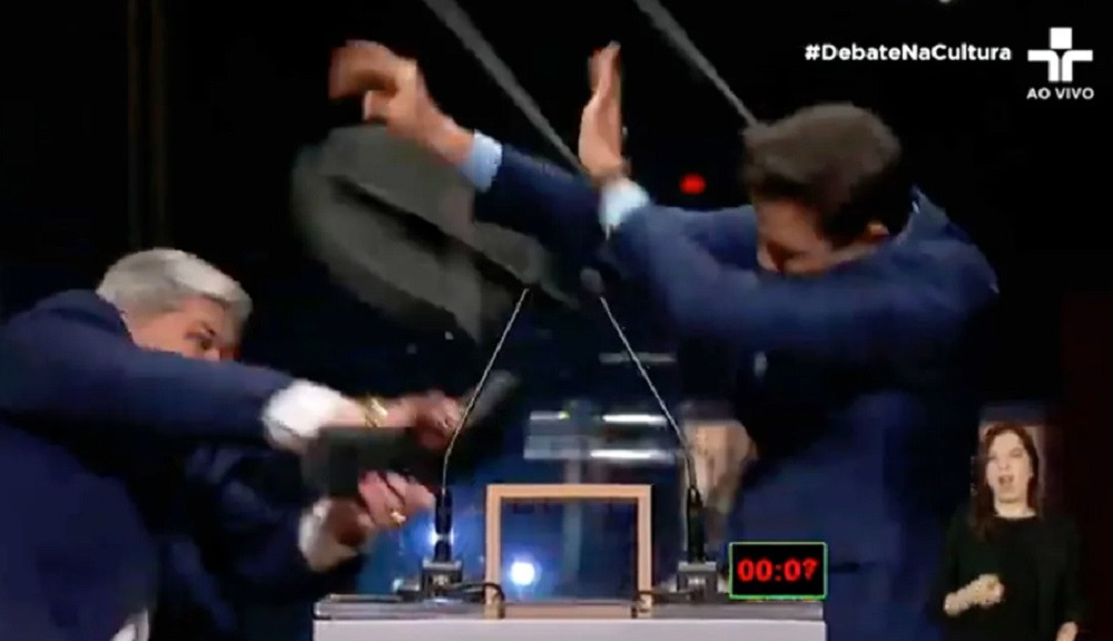 मेयरका उम्मेदवारबीच टिभी बहसमा कुर्सी हानाहान