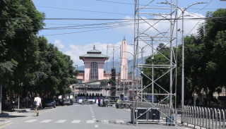 प्रधानमन्त्री ओली दरबारमार्ग कन्सर्टमा नपुग्दै बालेनका समर्थकहरूको नाराबाजी