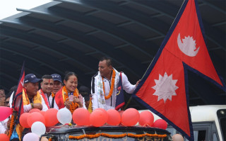 ऐतिहासिक पदक जितेकी एरिका गुरुङलाई विमानस्थलमा भव्य स्वागत