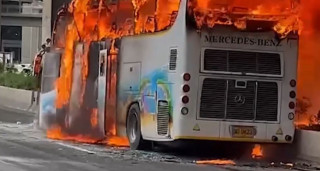 बसमा आगलागी हुदाँ २५ जनाको मृत्यु