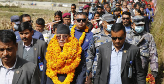 चित्लाङ पुगे प्रचण्ड, युवाको कार्यक्रमलाई सम्बोधन गर्ने