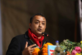 शेरबहादुर देउवाको उत्तराधिकारी बन्ने गगनको दाउ, देउवाकै अगाडि शेखरविरुद्ध यसरी खनिए