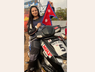 टिभिएस मोटोसोलमा १२५सीसी स्कुटर डर्ट रेसकी विजेता बनिन् बर्षा बस्नेत