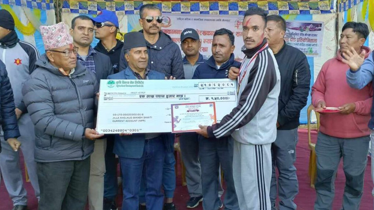 मनकामनादेखि गोरखकालीसम्मको म्याराथन दौड प्रतियोगिताको उपाधि करण रावतलाई