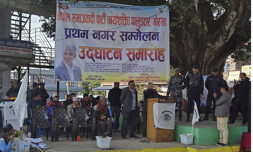 गोरखा पुगेर बाबुरामले प्रचण्डलाई लगाए खलनायकको आरोप