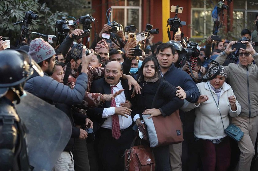 रास्वपा कार्यकर्ताबाट वरिष्ठ अधिवक्ता त्रिपाठीमाथि हातपातको प्रयास