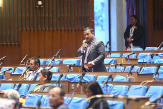 आफ्नो कमाण्डमा रहेका प्रहरीलाई सुरक्षा दिन नसक्ने गृहमन्त्री कुन नैतिकताले कुर्सीमा बस्ने हो ? :  शिशिर खनाल