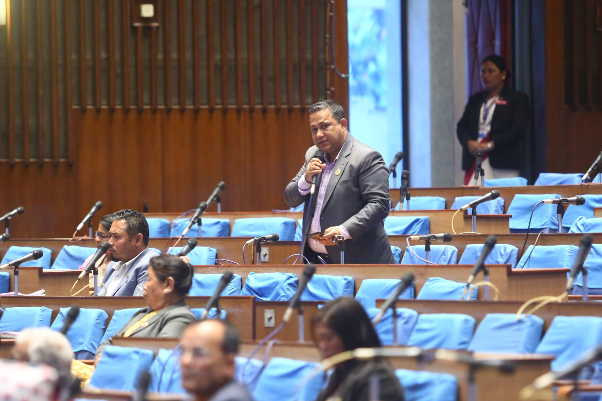 आफ्नो कमाण्डमा रहेका प्रहरीलाई सुरक्षा दिन नसक्ने गृहमन्त्री कुन नैतिकताले कुर्सीमा बस्ने हो ? :  शिशिर खनाल