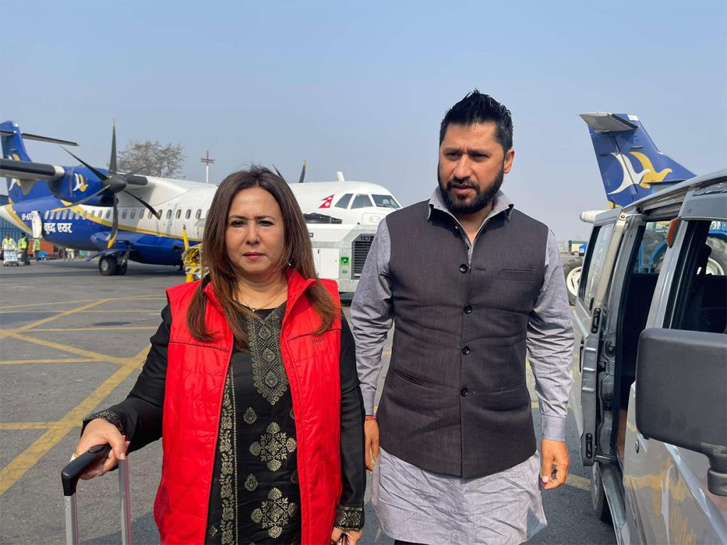 तारिख बुझ्न रास्वपा सभापति लामिछाने कास्की अदालत जाँदै