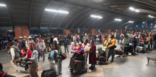 काठमाडौं  विमानस्थलमा यात्रुको भीड