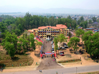 विद्यार्थीले लेखिरहेकै बेला विश्वविद्यालयले परीक्षा स्थगित गरेपछि…