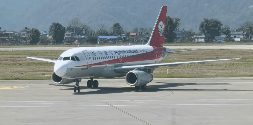 १२८ चिनियाँ पर्यटक लिएर छेन्दुबाट पोखरा आयो सिचुवान एयरलाइन्सको जहाज