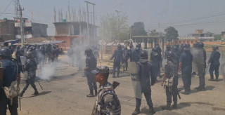 जनकपुरमा तनाव, प्रहरीले बल प्रयोग गरेर खुलायो सडक